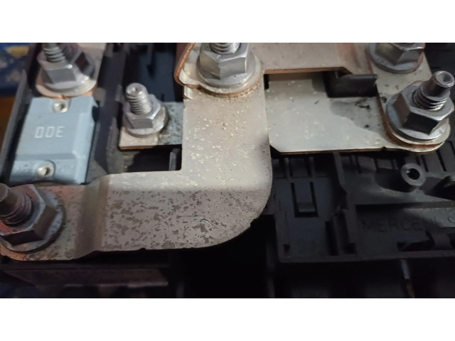 Узел подключения плюсовых проводов