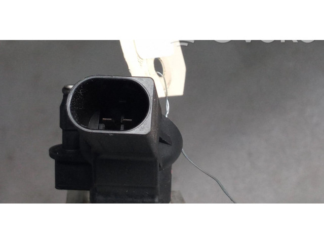 Vstřikovač 0445115052   Audi A8 S8 D3 4E     