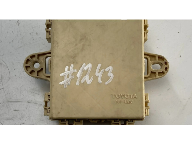   Pojistková skříňka    Toyota Harrier II XU30 2007