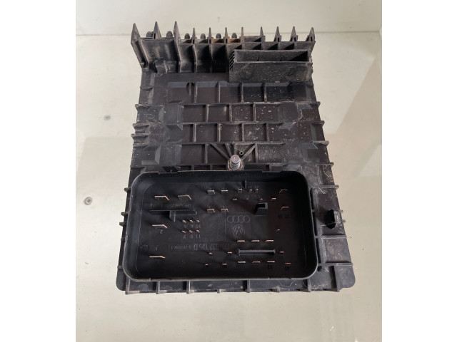 Блок предохранителей 1K0937125D, 017183073 Skoda Superb B6 (3T)