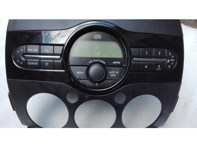 Радио/ проигрыватель CD/DVD / навигация