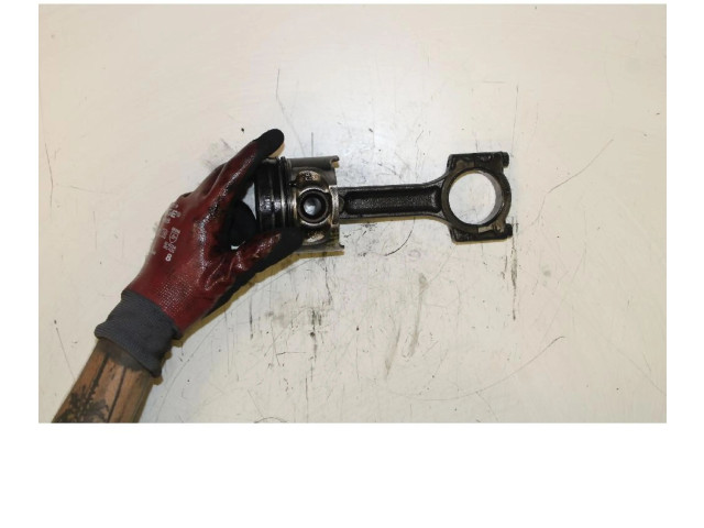  Поршень с шатуном K9K 67   Renault Clio III  