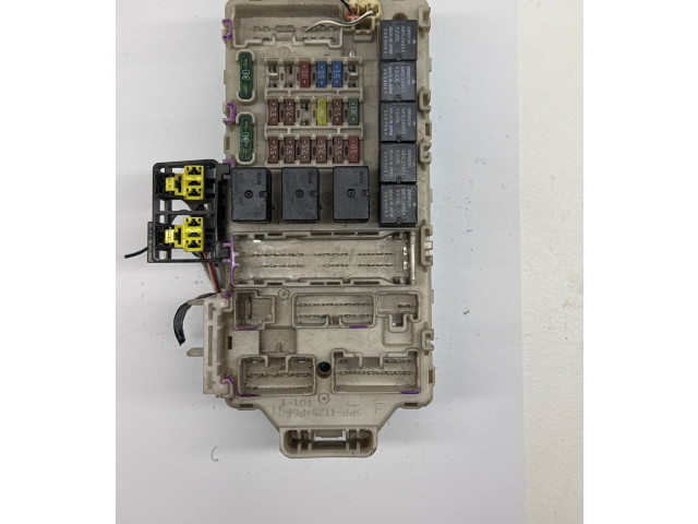 Блок предохранителей MR587655, G8C507M Mitsubishi Grandis