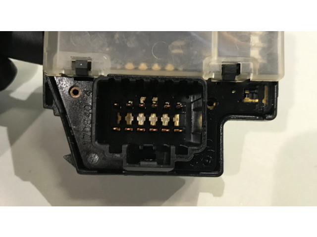 Ручка стеклоочистителей 17D940   Ford Focus