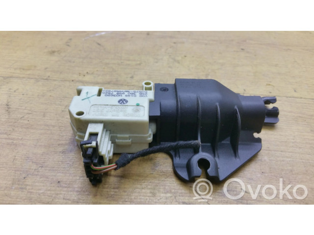 Замок ящика для вещей (бардачка)