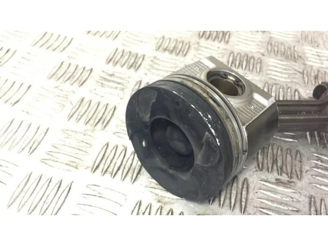 Píst Nissan Almera N16 pro naftový motor 2.2