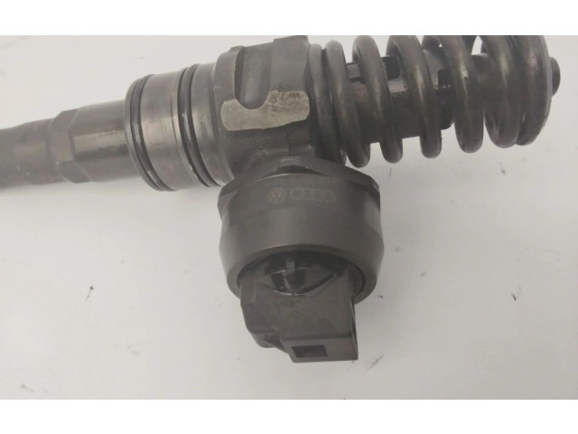 Форсунка 038130079TX    Volkswagen Caddy   