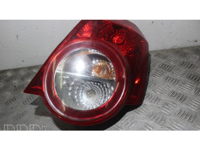 Задний фонарь в кузове