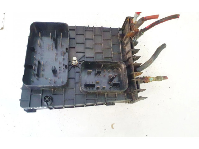 Блок предохранителей  0517529457e, 0-1394932   Skoda Octavia Mk2 (1Z)    