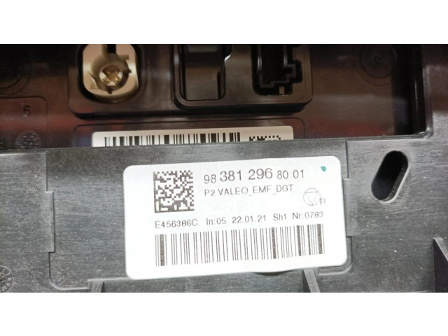 Радио/ проигрыватель CD/DVD / навигация