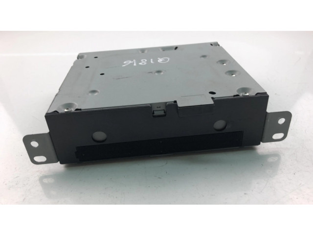 Радио/ проигрыватель CD/DVD / навигация