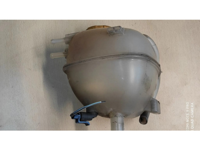 Расширительный бачок охлаждающей жидкости