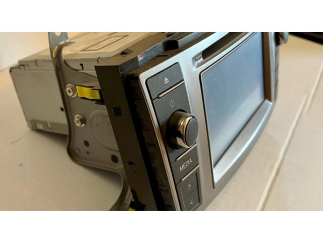 Радио/ проигрыватель CD/DVD / навигация