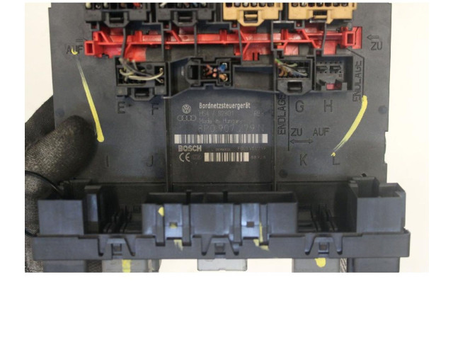 Блок предохранителей 8P0907279N   Audi TT TTS Mk2    