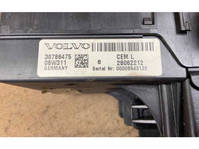 Блок предохранителей 30786475, 28062212   Volvo V70    