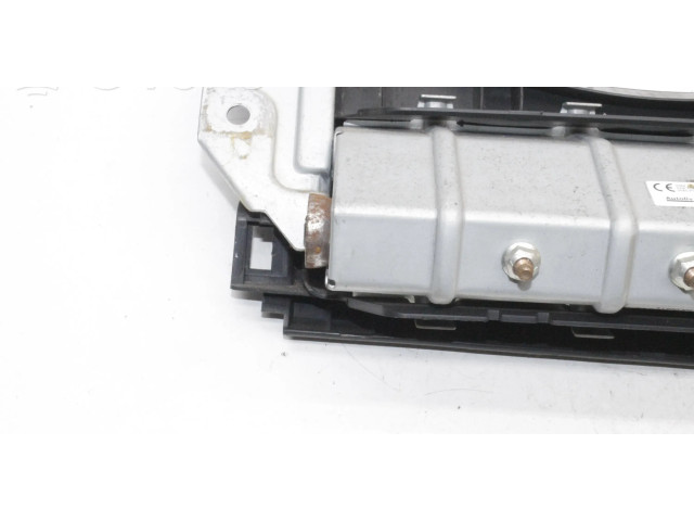 Подушка безопасности для колен 7030A241 Mitsubishi ASX