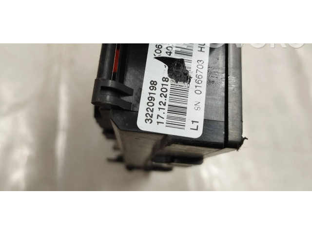 Блок предохранителей  32209198   Volvo XC90    