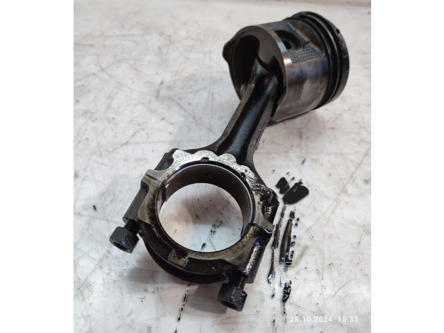 Píst Nissan Navara D22