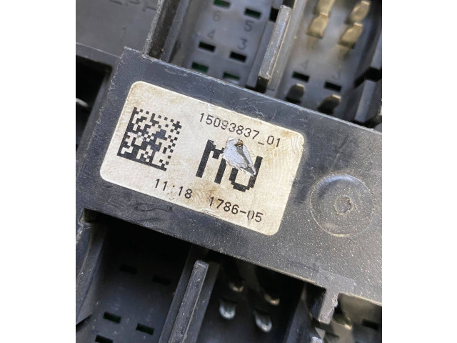 Блок предохранителей 15093837, 178605 Chevrolet Suburban