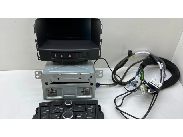 Радио/ проигрыватель CD/DVD / навигация