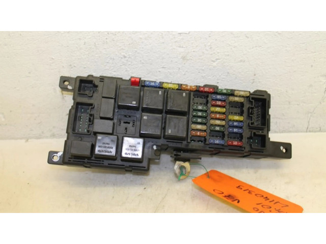 Блок предохранителей 518323118, 000615155248 Volvo V70