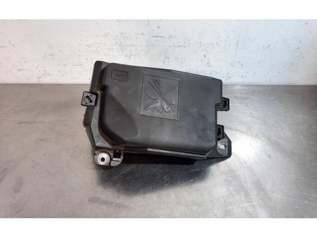 Блок предохранителей     Renault Clio V    