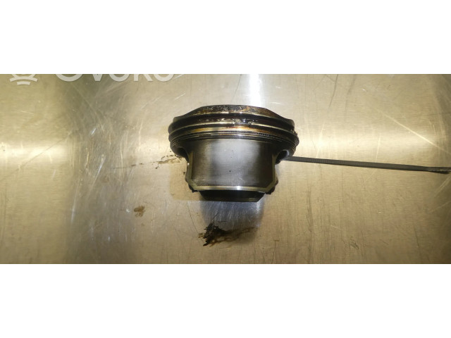 Píst 11257551550 BMW 1 E81 E87 pro benzínový motor 2.0