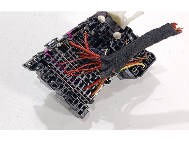 Блок предохранителей     Volkswagen Golf VII    