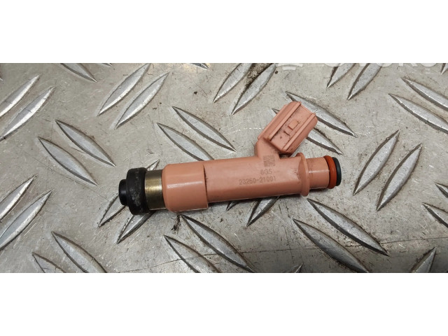 Vstřikovač 2325021091 Toyota Yaris pro benzínový / Электричество motor 1.5