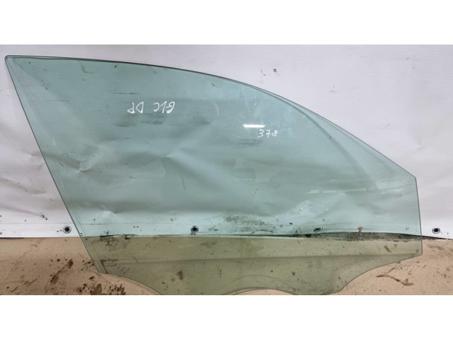 Основное стекло передних дверей (четырехдверного автомобиля)