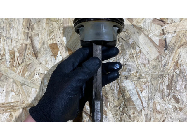 Píst 784323704, 111213684 BMW 5 F10 F11 pro benzínový motor 4.4