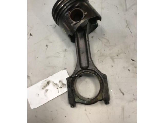 Píst BMW 1 E81 E87 pro naftový motor 2.0