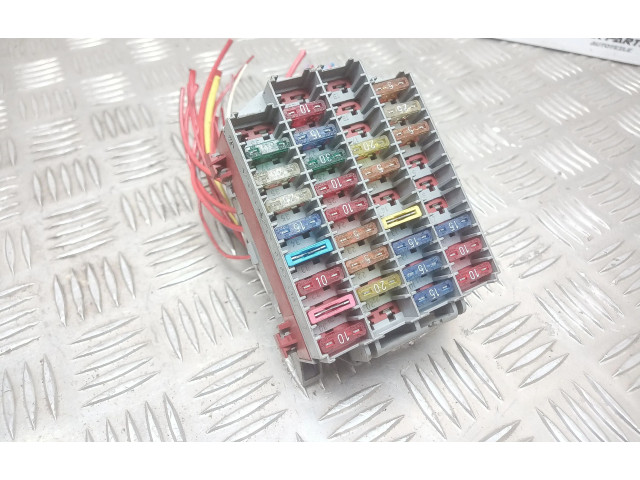 Блок предохранителей 9162439 Volvo S80