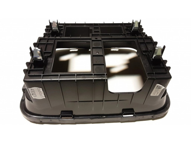 Другая деталь панели