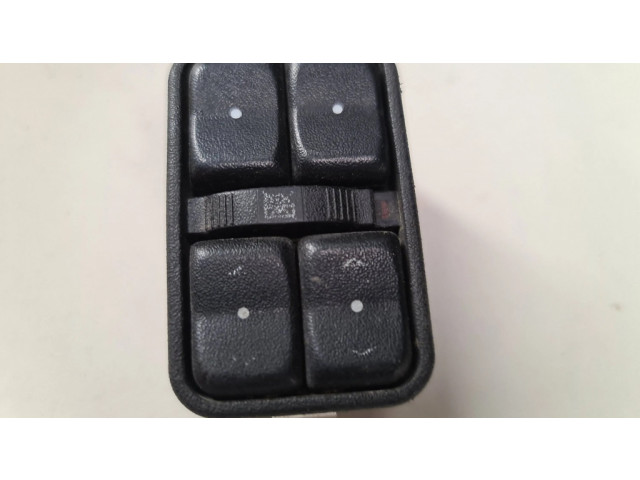 Включатель электрических окон