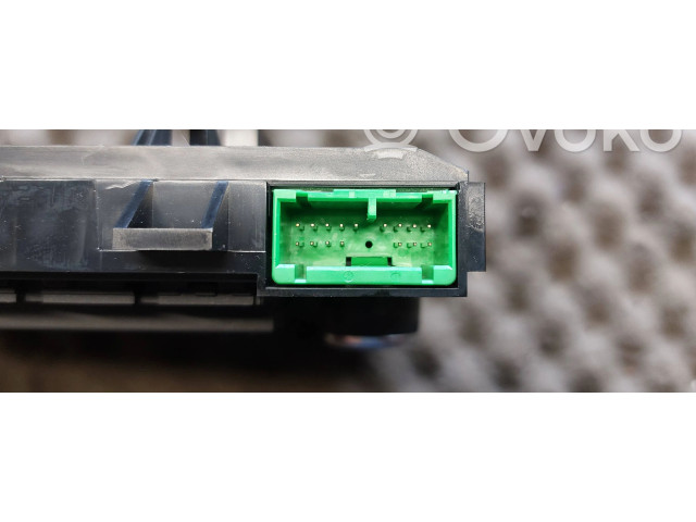 Блок управления климат-контролем 30782909, M3054100097   Volvo V70