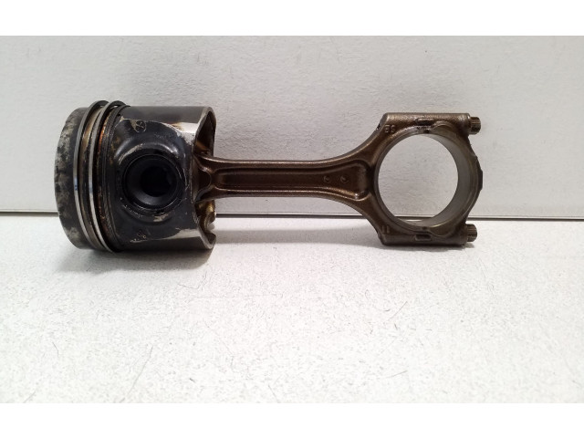  Поршень с шатуном  82L175  Volvo XC60  