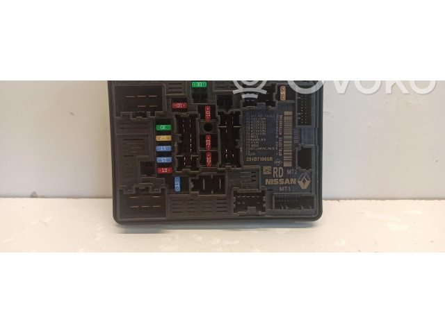 Блок предохранителей 284B71965R Dacia Sandero III