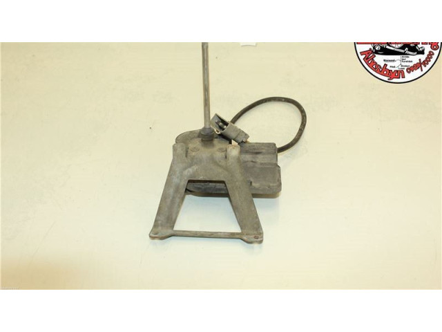 Моторчик стеклоочистителя 9151176    Volvo 960