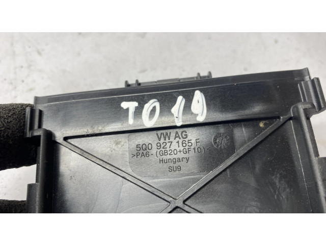 Крышка блока предохранителей 5Q0927165F Audi Q3 F3