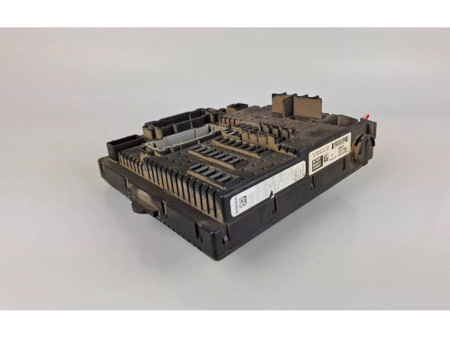 Блок предохранителей 8676391 Volvo XC90