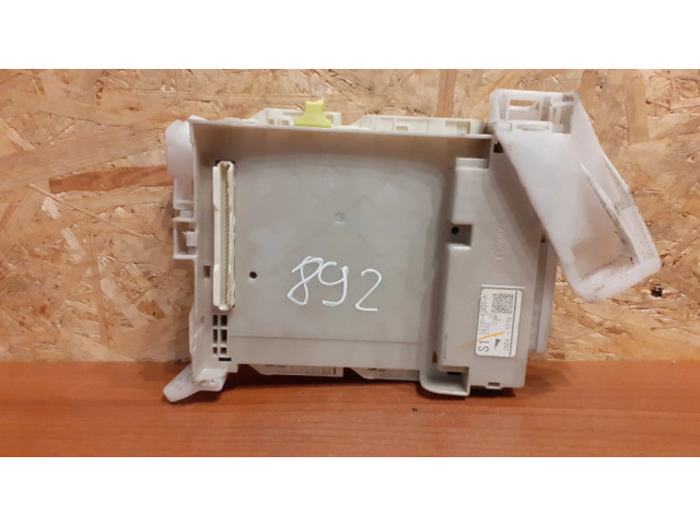 Блок предохранителей 8273047420A, 892 Toyota Prius (XW30)