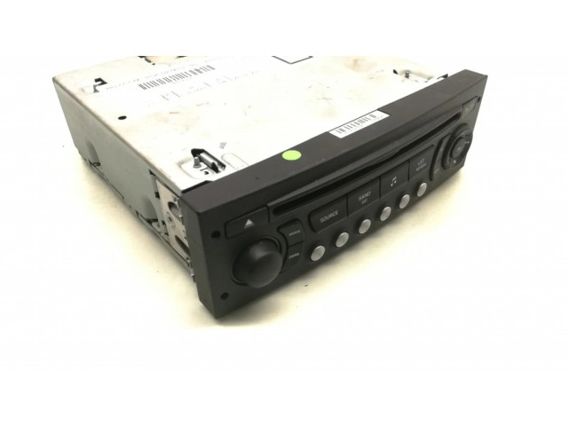 Радио/ проигрыватель CD/DVD / навигация