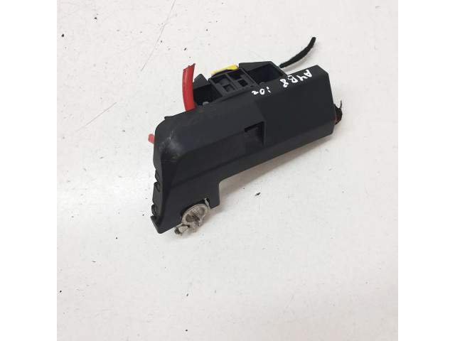 Плюсовый провод (аккумулятора)