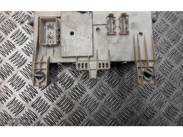 Pojistková skříňka 30728906, 519096408 Volvo S40 2005