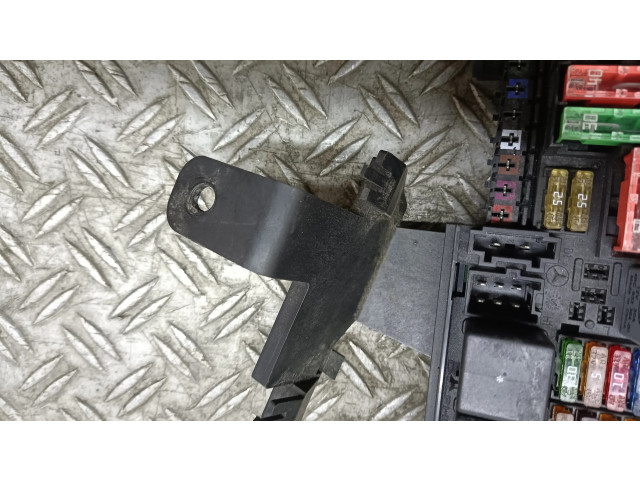 Блок предохранителей    Mercedes-Benz R W251    