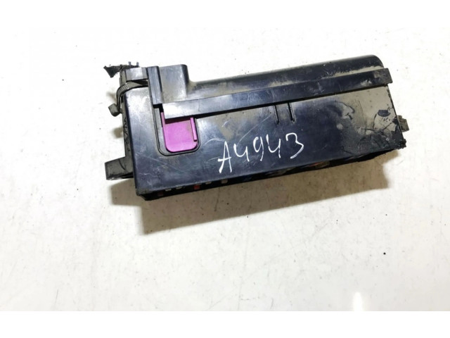 Блок предохранителей     Volkswagen Caddy    