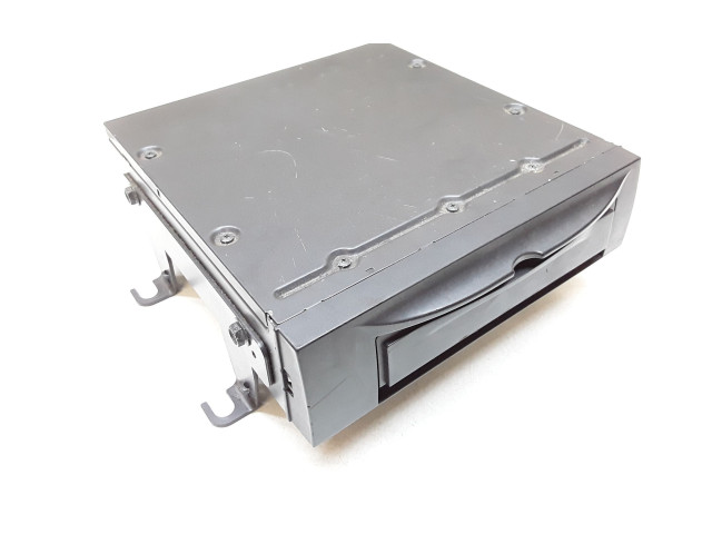 Радио/ проигрыватель CD/DVD / навигация