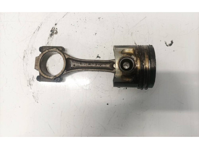 Píst Volkswagen PASSAT B5.5