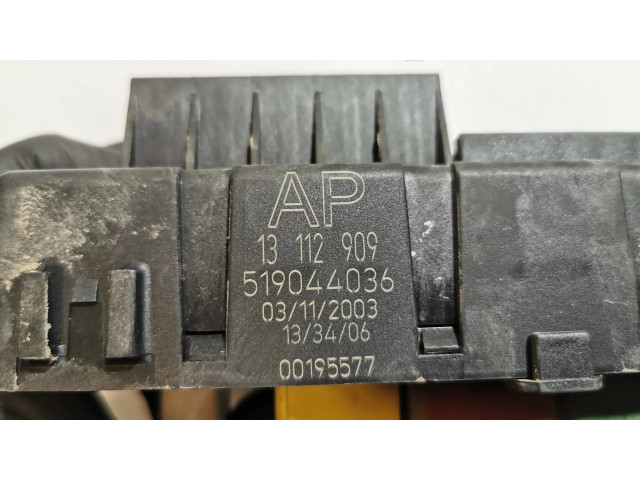   Pojistková skříňka 13112909   Opel Signum 2003